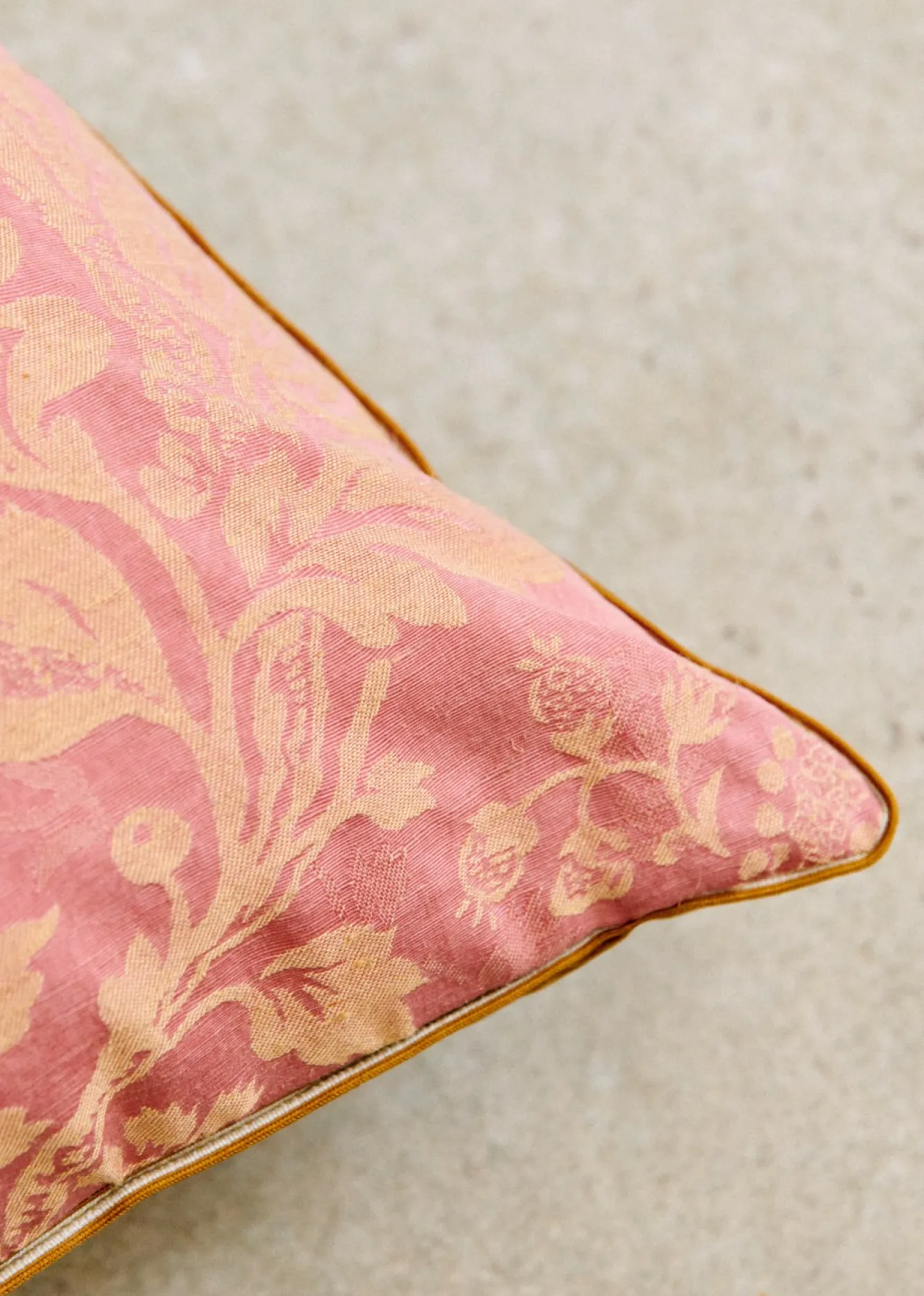 Sezane La Sélection Vintage|Les Tissus|Coussin Vintage - Petit Modèle