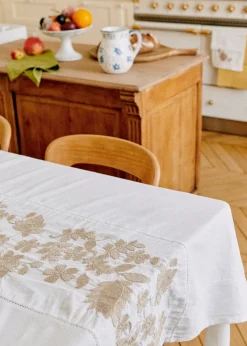 Sezane Les Tissus|La Vaisselle|Nappe Brodée
