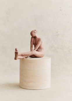 Sezane Les Invités|Sculpture Guénolée Courcoux - Femme Jambes Allongées Grand Modèle