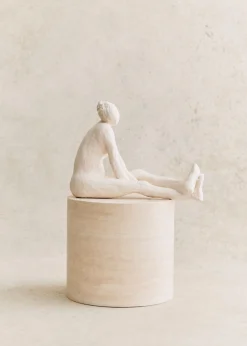 Sezane Les Invités|Sculpture Guénolée Courcoux - Femme Jambes Allongées Grand Modèle