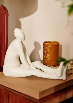 Sezane Les Invités|Sculpture Guénolée Courcoux - Femme Jambes Allongées Grand Modèle