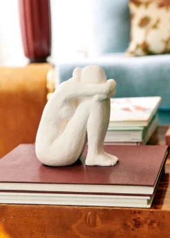 Sezane Les Invités|Sculpture Guénolée Courcoux - Femme Assise Petit Modèle