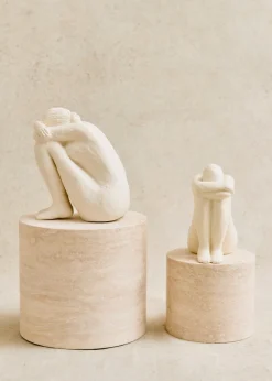 Sezane Les Invités|Sculpture Guénolée Courcoux - Femme Assise Petit Modèle