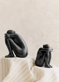 Sezane Les Invités|Sculpture Guénolée Courcoux - Femme Assise Grand Modèle