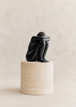 Sezane Les Invités|Sculpture Guénolée Courcoux - Femme Assise Grand Modèle